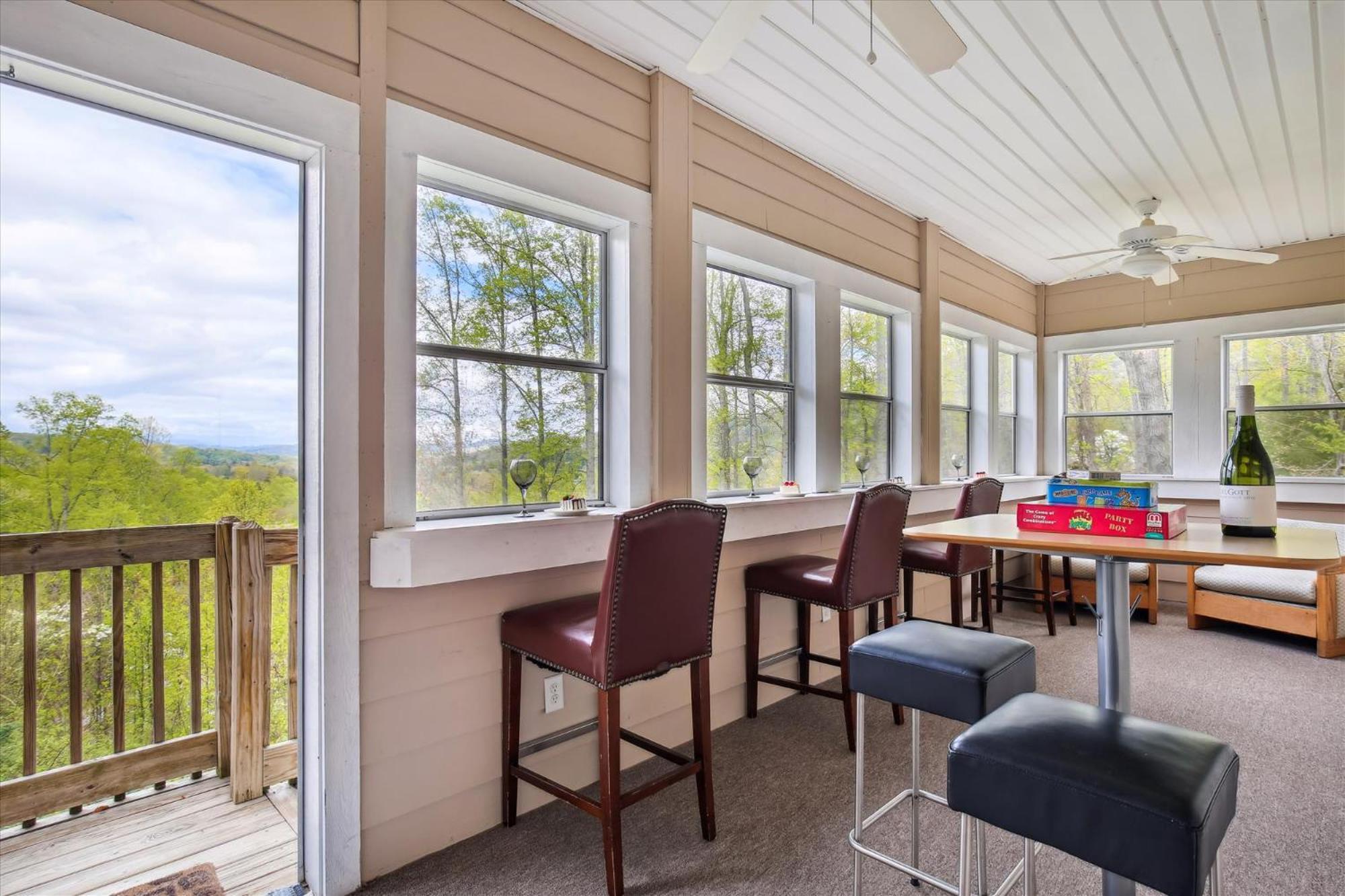 10 Min To Dt, 15 Min To Biltmore, Fire Pit, View Holiday home *